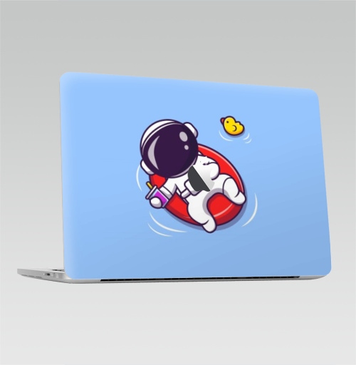 Наклейка на Ноутбук Macbook Pro 2016-2018 – Macbook Pro Touch Bar (с яблоком ) Космонавт на отдыхе,  купить в Москве – интернет-магазин Allskins, классика, космос, космонавтика, бассейн, отдых, релакс