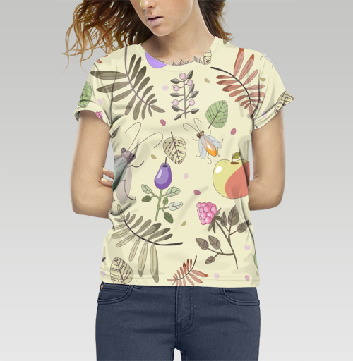 Фотография футболки Узор с жучками, ягодами и листьями.