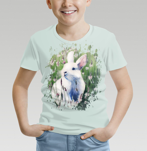 Фотография футболки Белый зайчик на лугу
