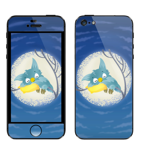 Наклейка на Телефон Apple iPhone 5 Спящая сова,  купить в Москве – интернет-магазин Allskins, небо, лес, персонажи, синий, звезда, луна, ночь, сова, птицы