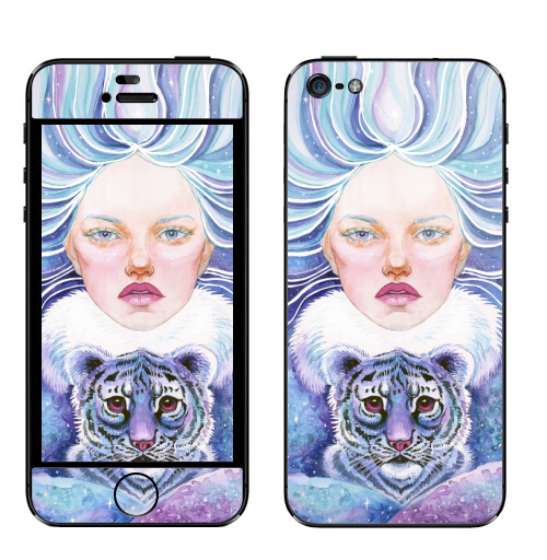 Наклейка на Телефон Apple iPhone 5 Девочка с тигрёнком,  купить в Москве – интернет-магазин Allskins, полёт, голубыеволосы, мальвина, симметрия, глаз, декабрь, февраль, январь, снег, волны, волосы, голубой, детские, девушка, тигра, тигры, зима