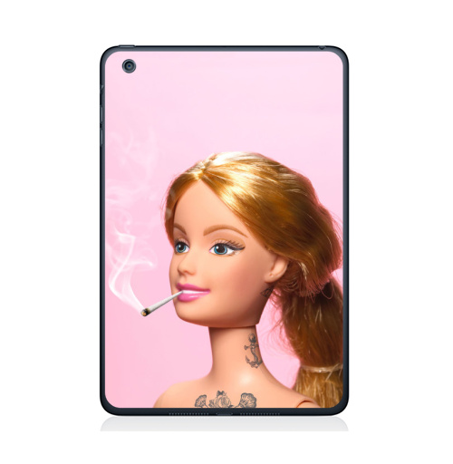 Наклейка на Планшет Apple iPad Mini 4 Барби повзрослела,  купить в Москве – интернет-магазин Allskins, прикол, барби, кукла, девушка, розовый, татуировки