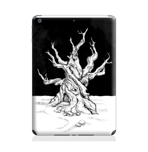 Наклейка на Планшет Apple iPad Air Старое дерево с дверью и ветками черно-белое,  купить в Москве – интернет-магазин Allskins, лес, ветка, черно-белое, графика, гравюра, дверь, черный_фон