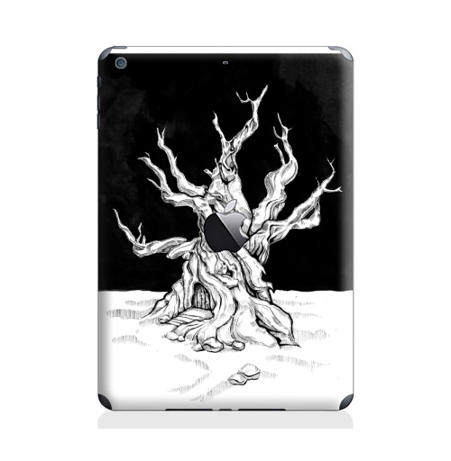 Наклейка на Планшет Apple iPad Air с яблоком Старое дерево с дверью и ветками черно-белое,  купить в Москве – интернет-магазин Allskins, лес, ветка, черно-белое, графика, гравюра, дверь, черный_фон