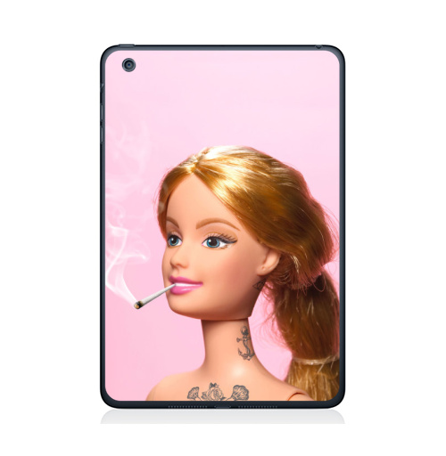 Наклейка на Планшет Apple iPad Mini 1/2/3 Барби повзрослела,  купить в Москве – интернет-магазин Allskins, прикол, барби, кукла, девушка, розовый, татуировки