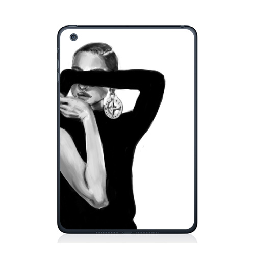 Наклейка на Планшет Apple iPad Mini 1/2/3 Девушка с сережкой,  купить в Москве – интернет-магазин Allskins, девушка, модели, черно-белое, сережка, компас, мода