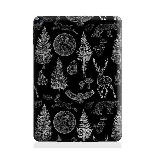 Наклейка на Планшет Apple iPad Air 2 Лесная магия,  купить в Москве – интернет-магазин Allskins, волшебные, магия, кристалл, сова, олень, паттерн, гравюра, точки, ветви, деревья, животные, луна, графика, черный, готический, готика, природа, ель, ночь, лес