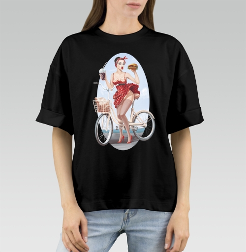 Фотография футболки Девушка кушает бургер на велосипеде