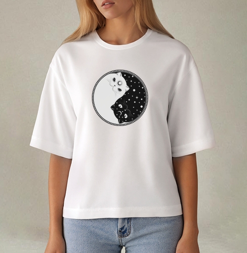 Фотография футболки Инь янь котик черный и котик белый