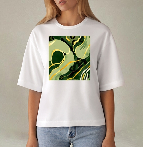 Фотография футболки Золотые изгибы на зеленом анималистичном фоне / Golden curves on green animal background