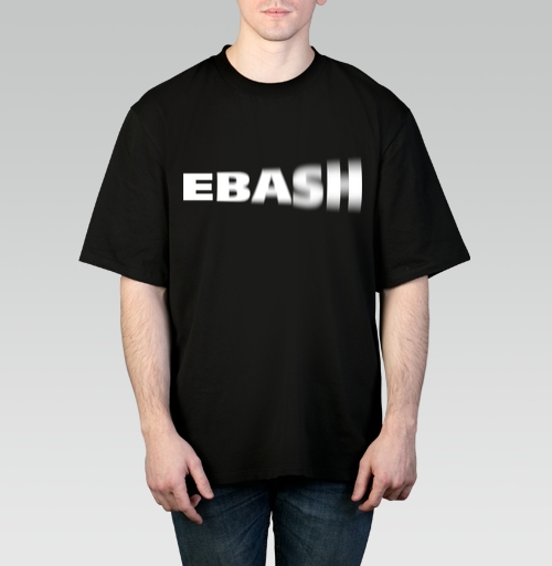Фотография футболки Динамичный текст EBASIII с эффектом размытия