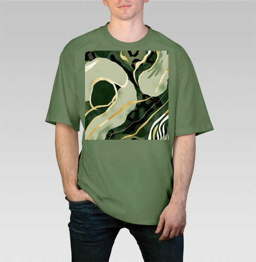 Фотография футболки Золотые изгибы на зеленом анималистичном фоне / Golden curves on green animal background