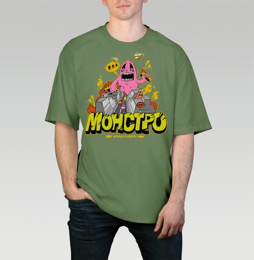 Фотография футболки Энергичный Pink Monster / Розовый монстр рушит серый город и мегаполис в огне