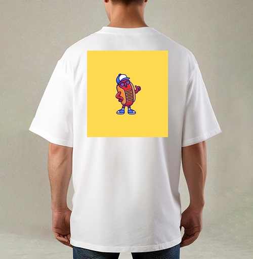 Фотография футболки Весёлый хот дог с кепкой и очками на желтом фоне