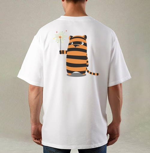 Фотография футболки Derpy Tiger/Дерпи Тигр с бенгальским огнем в моменте маленького личного праздника