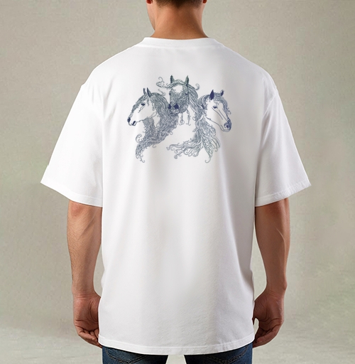 Фотография футболки Изящные головы лошадей с орнаментами