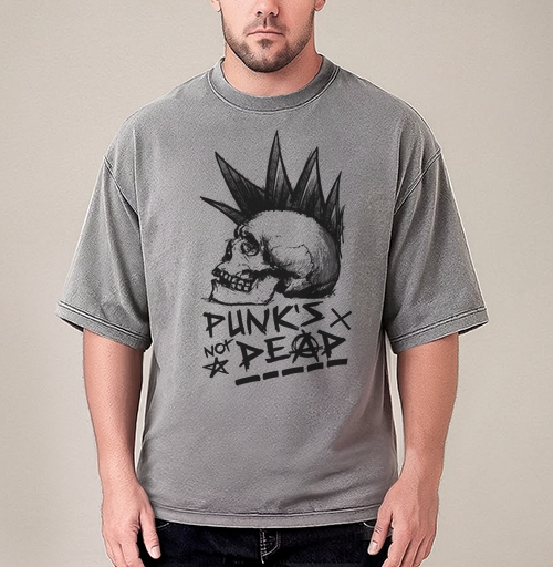 Фотография футболки Череп с ирокезом PUNKS NOT DEAD – панк-графика