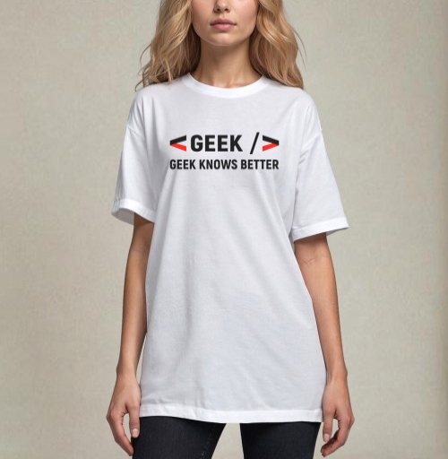 Фотография футболки Geek хочет показать что гик знает лучше для разработчиков и гиков
