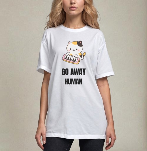 Фотография футболки Мультяшный котёнок с синтезатором и надписью GO AWAY