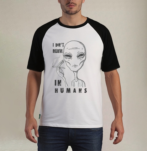Фотография футболки Футболка «I DON’T BELIEVE IN HUMANS» с графикой пришельца