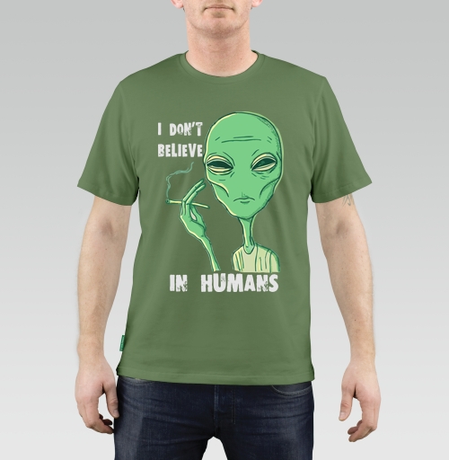 Фотография футболки Футболка «I DON’T BELIEVE IN HUMANS» с графикой пришельца