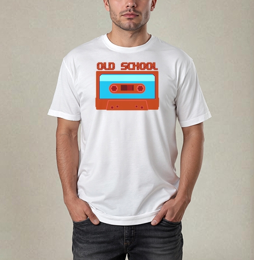 Фотография футболки Яркая ретро аудиокассета OLD SCHOOL – стиль и ностальгия