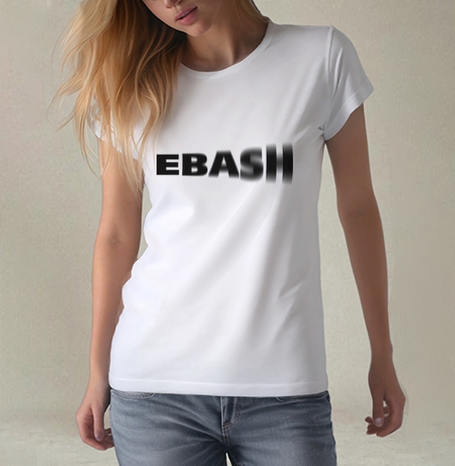 Фотография футболки Динамичный текст EBASIII с эффектом размытия