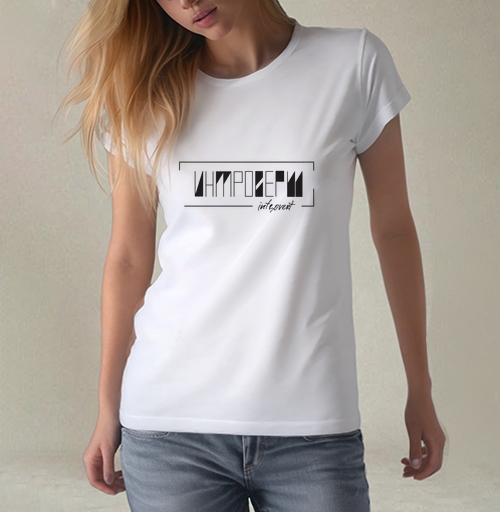 Фотография футболки Геометрический шрифт интроверт способен выходить за рамки находясь в своем мире