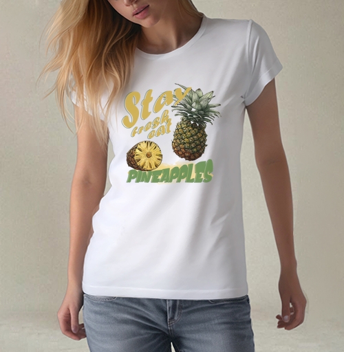 Фотография футболки Свежий ананас с натуральной текстурой и надписями pineapples