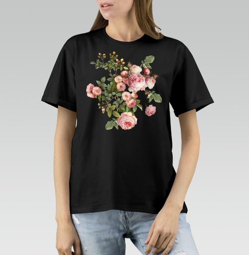 Фотография футболки Розовые розы на черном фоне