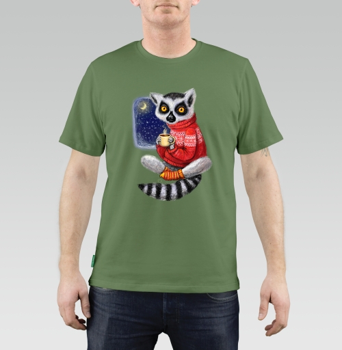 Мужская футболка с рисунком Уютный лемур 163773, размер 44 (XS) &mdash; 38 (XXS), цвет оливковый, материал - 100% хлопок высшее качество - купить в интернет-магазине Мэриджейн в Москве и СПБ