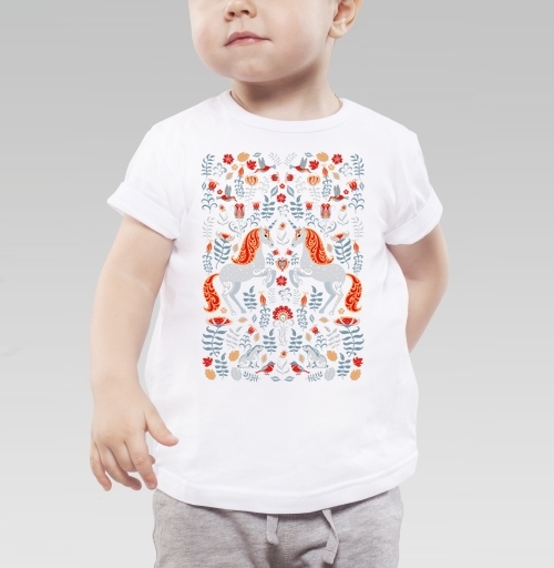 Фотография футболки Орнамент с единорогами, зайчиками, птицами и цветами.