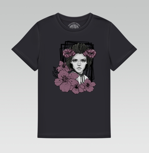 Фотография футболки Девушка рога цветы