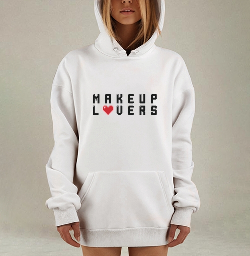 Фотография футболки MAKEUP LOVERS — пиксельный арт с красным сердцем