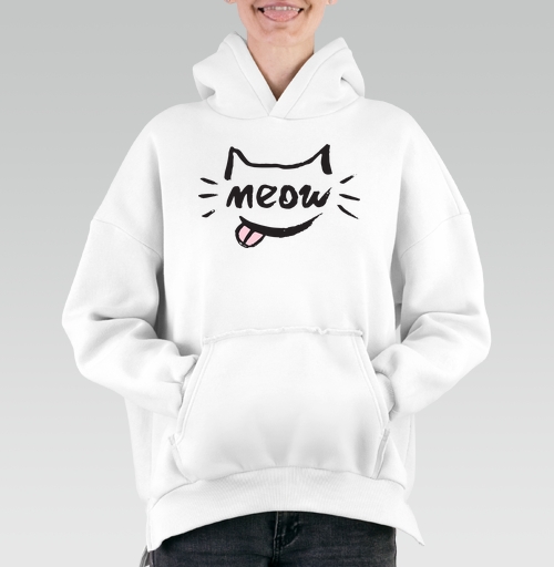 Фотография футболки Игривый кот с надписью meow и высунутым язычком