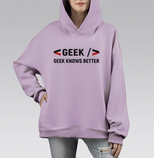 Фотография футболки Geek хочет показать что гик знает лучше для разработчиков и гиков