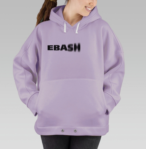 Фотография футболки Динамичный текст EBASIII с эффектом размытия