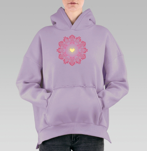 Фотография футболки Симметричное сердце мандала с узорами в бордовом цвете