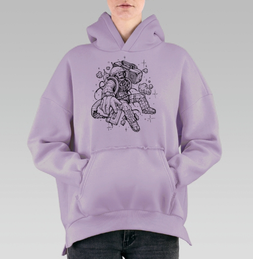 Фотография футболки Космонавт с кассетой в космосе расширяет музыкальные горизонты