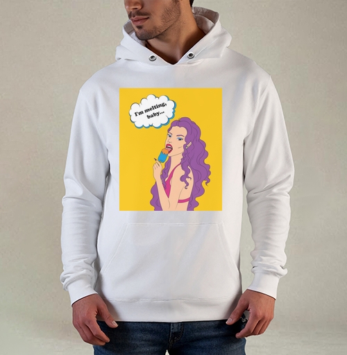 Фотография футболки Девушка с пурпурными волосами ест мороженое на желтом фоне