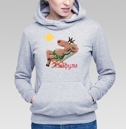 Фотография футболки Олень в купальнике отдыхает на шезлонге кайфули