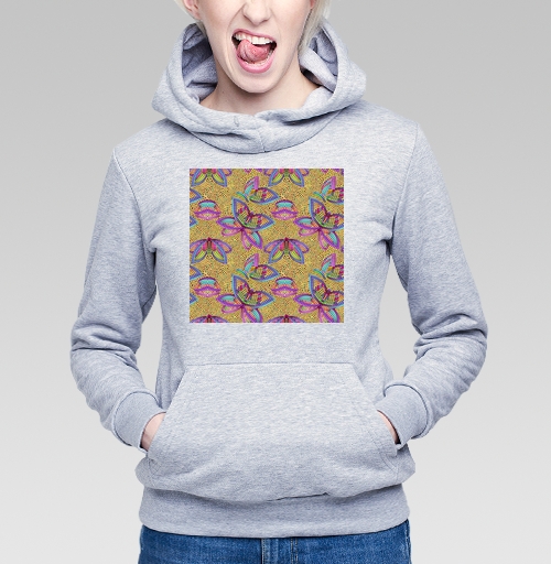 Фотография футболки Мозаичный узор с яркими бабочками из бусин на жёлтом фоне
