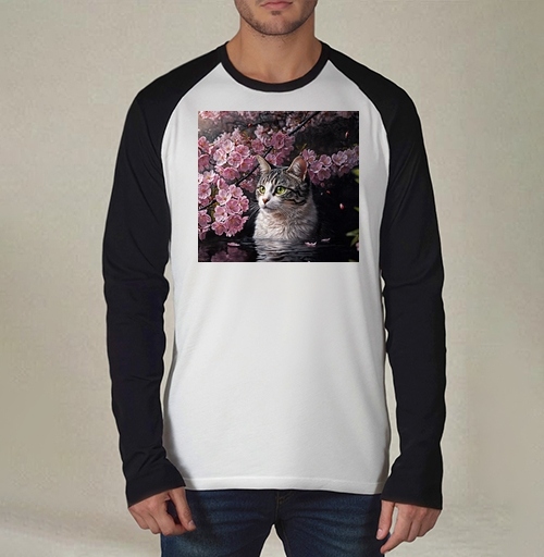 Фотография футболки Cat in sakura – Полосатый кот среди розовых лепестков Кот сакура вишня