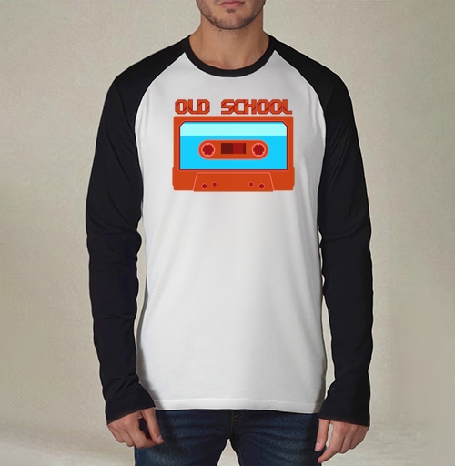 Фотография футболки Яркая ретро аудиокассета OLD SCHOOL – стиль и ностальгия