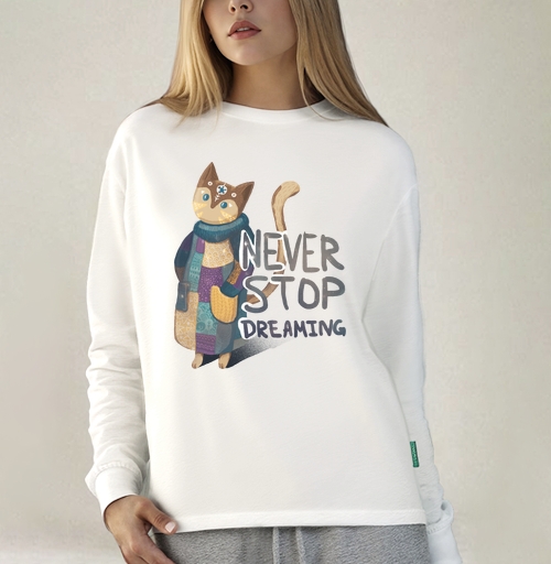 Фотография футболки Яркая вдохновляющая стилизованная кошка NEVER STOP DREAMING