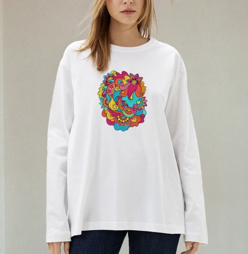 Фотография футболки Яркий индийский узор с цветами в стиле менди