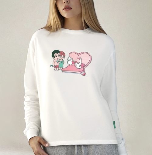 Фотография футболки Love is..