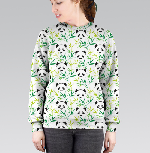 Фотография футболки Панда в бамбуковом лесу.