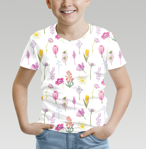Фотография футболки Цветочный паттерн на белом фоне, розовые цветы