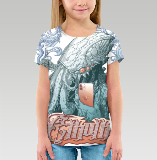 Фотография футболки Ктулху делает селфи на айФон, цветная версия